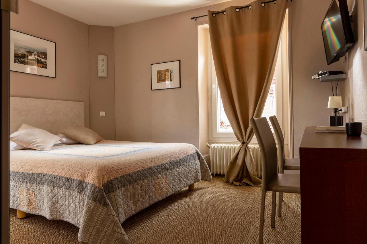 L'Edgar Hotel Port-Lesney Bagian luar foto
